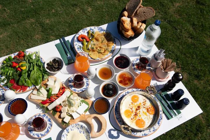 Breakfast/Coffee Service 8 of 17