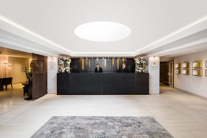 Entrance & Lobby