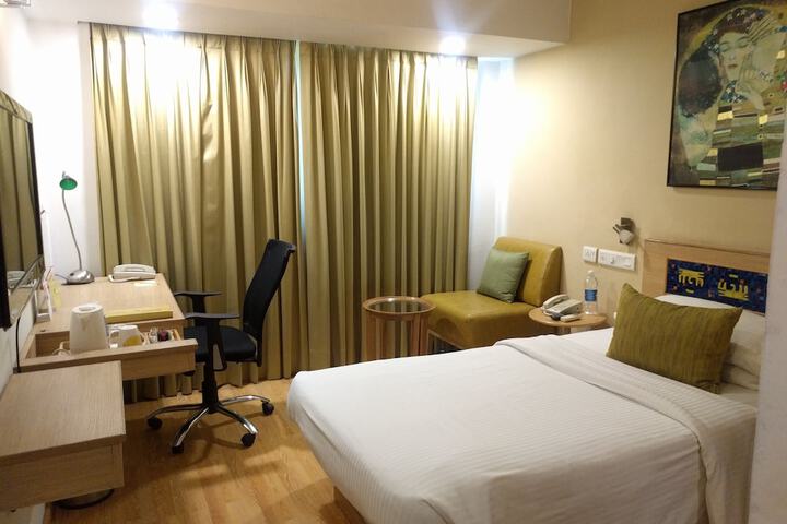 Room 3 of 33