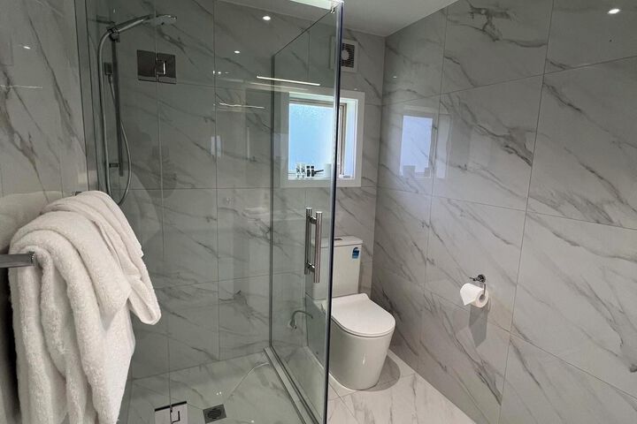 Room 2 of 36