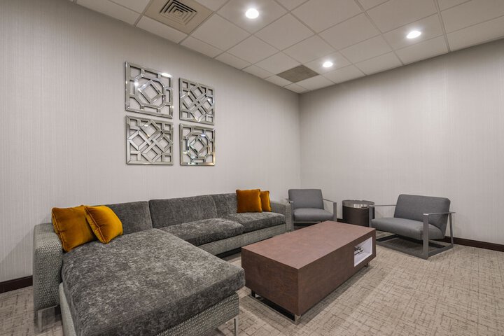 Lobby lounge