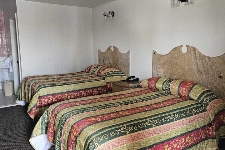Room 8 of 18