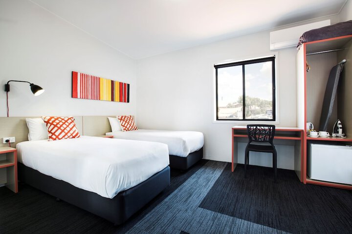 Room 5 of 38