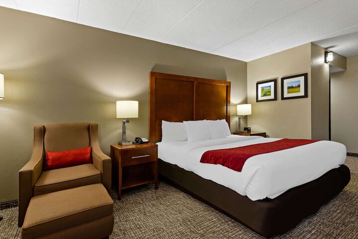 1 King Bed (8 of 8)