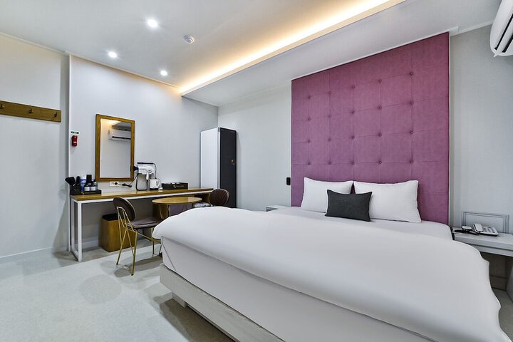 Room 2 of 43