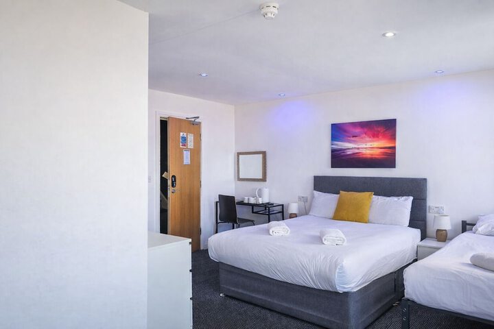 Room 2 of 17