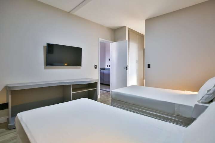 Room 6 of 40