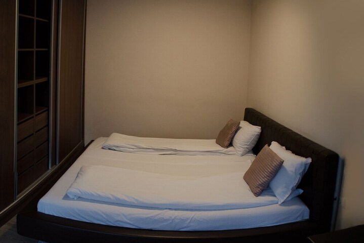 Room 16 of 43