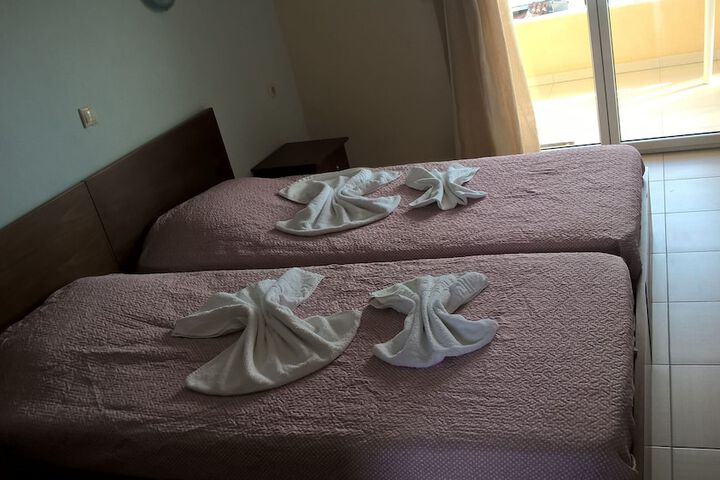 Room 11 of 28