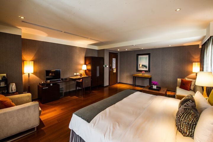 Room 14 of 37