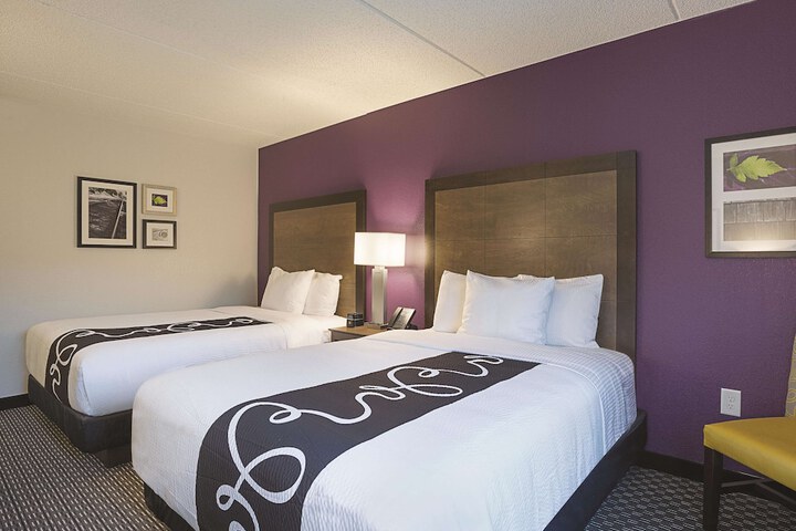 1 Queen Bed (9 of 24)
