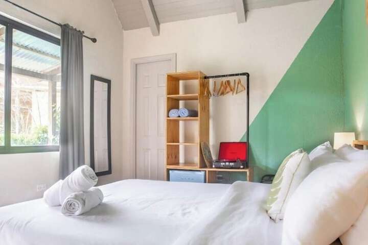 Room 32 of 61