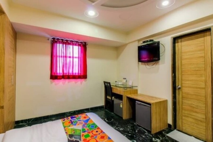 Room 10 of 32
