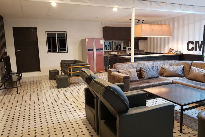 Room 12 of 40