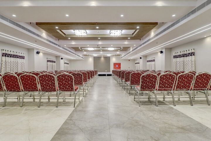 Ballroom/Hall 27 of 37