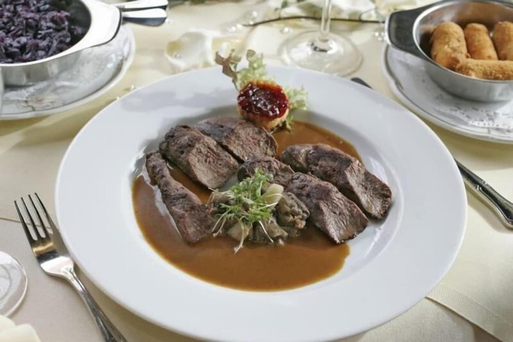 Dining 46 of 77