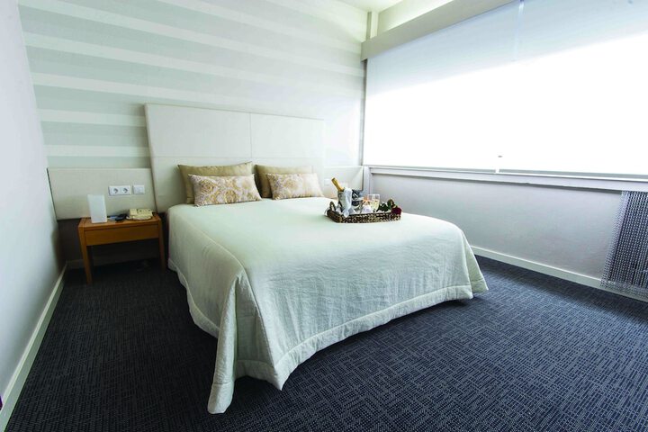 Room 9 of 42