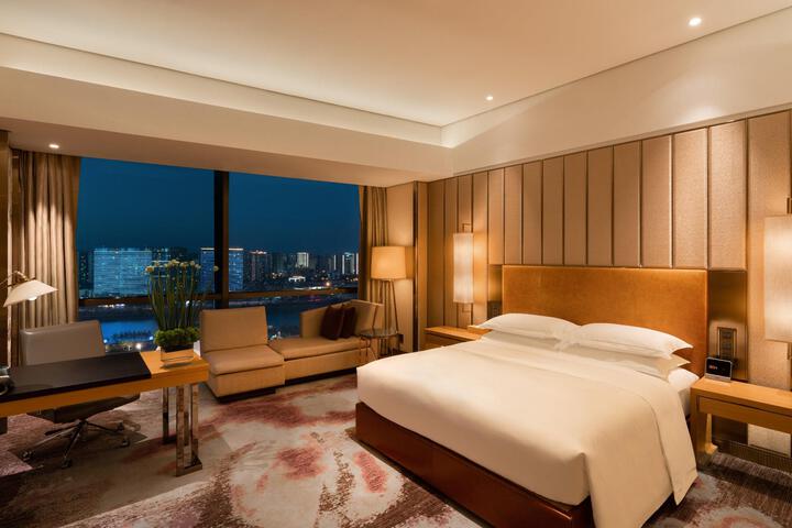 Room 22 of 111