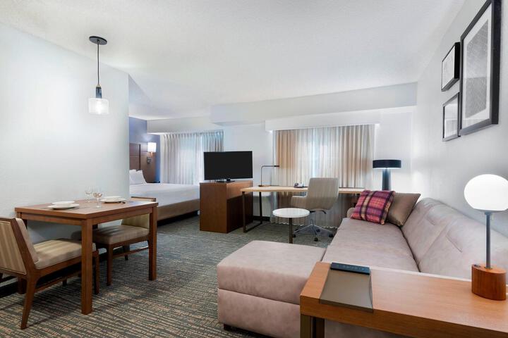 Room 3 of 86