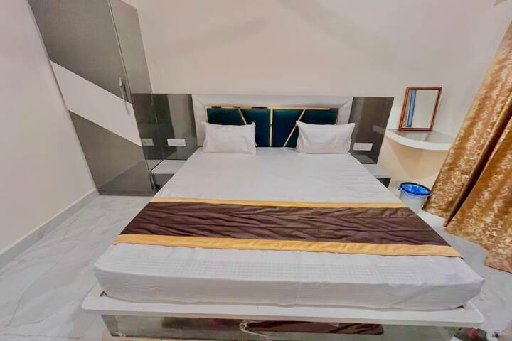 Room 13 of 31