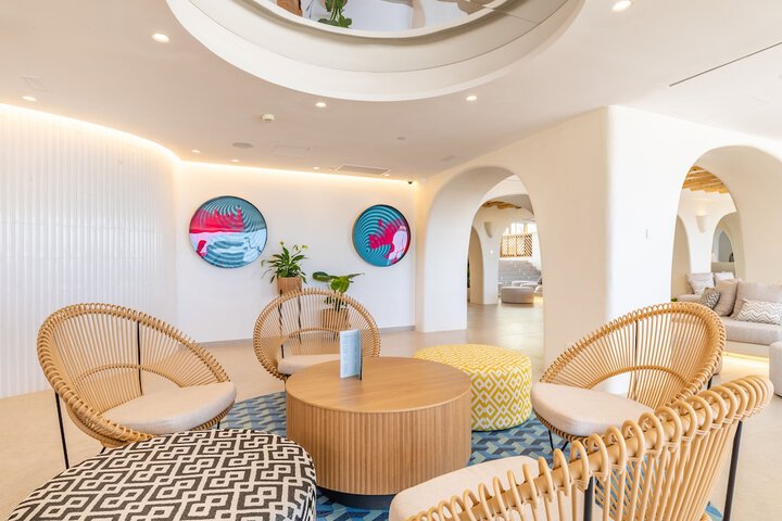 Entrance & Lobby