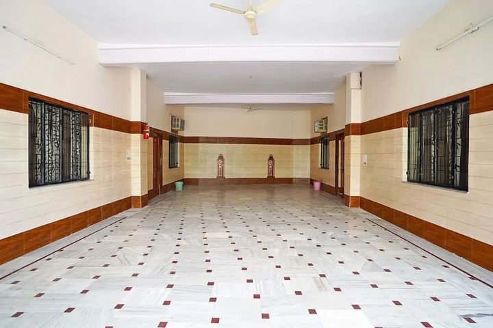 Room 8 of 9