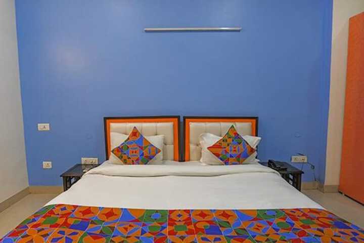 Room 10 of 31
