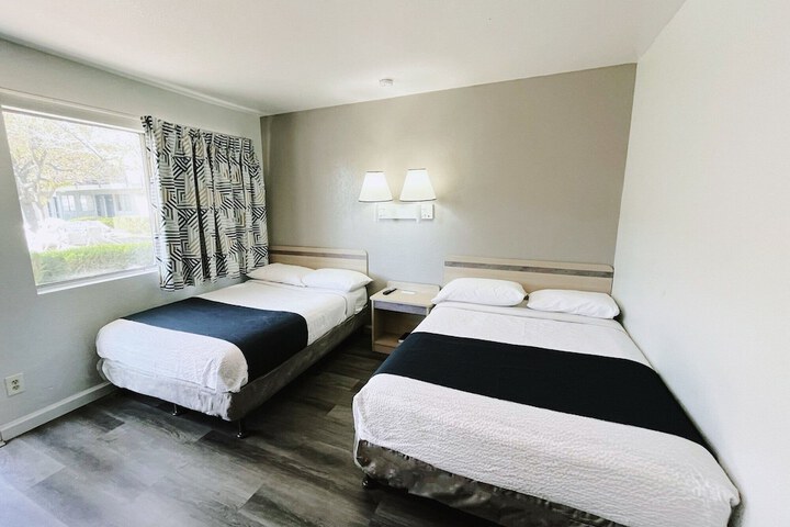 Room 6 of 25