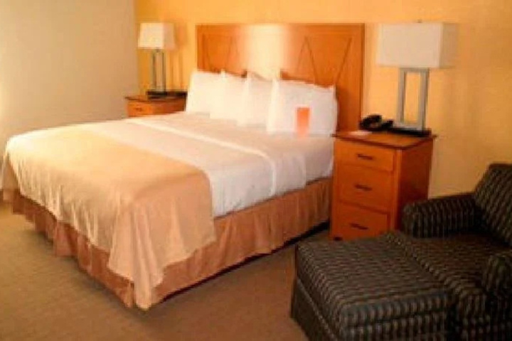 Howard Johnson Holyoke / Springfield