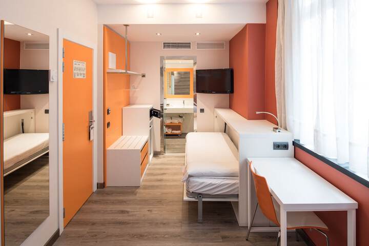Room 10 of 50