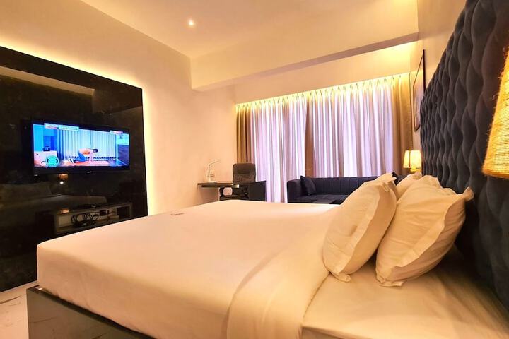 Room 9 of 37