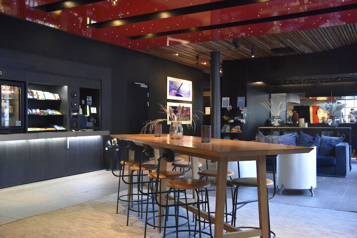 Entrance & Lobby