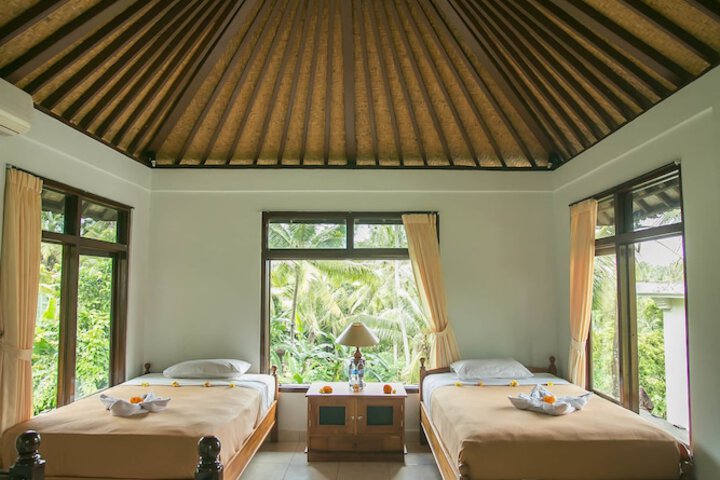 Room 12 of 27