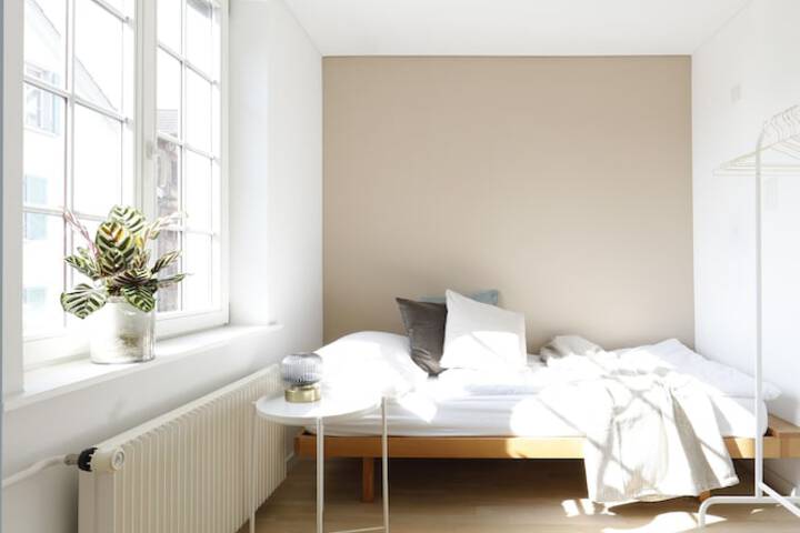 Room 3 of 37