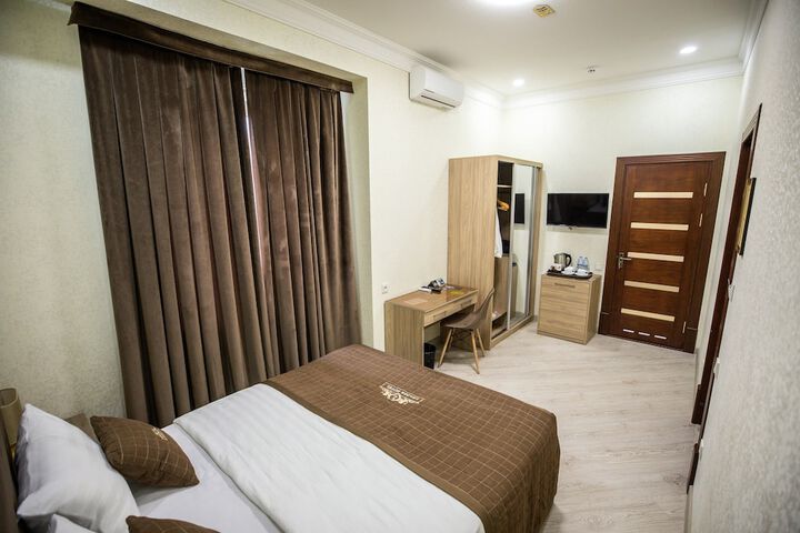 Room 30 of 82
