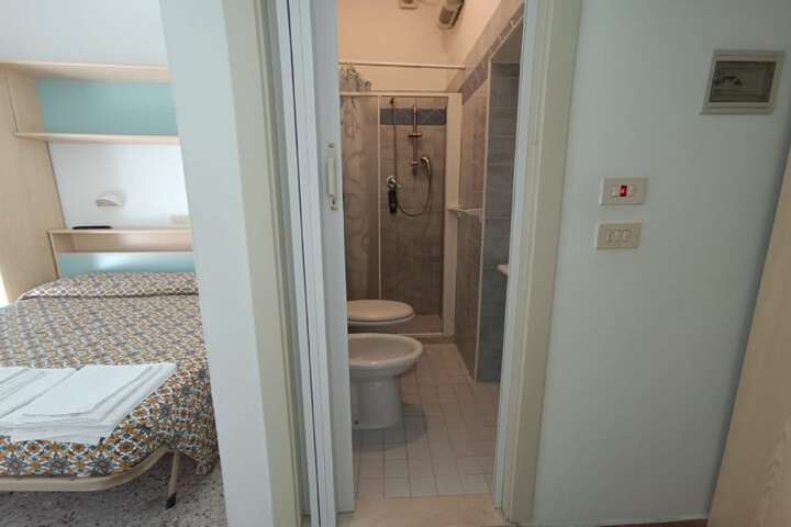Room 15 of 40