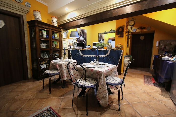 Breakfast area