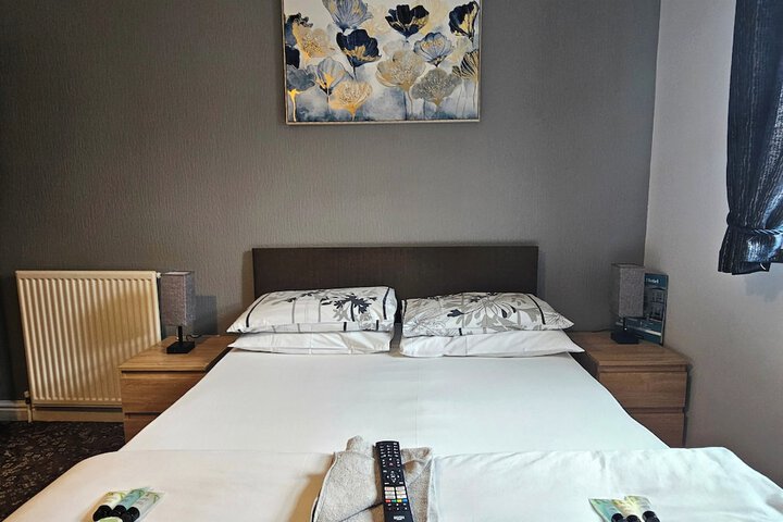 Room 9 of 16