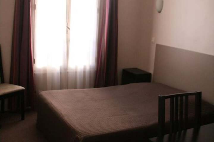 Room 2 of 27