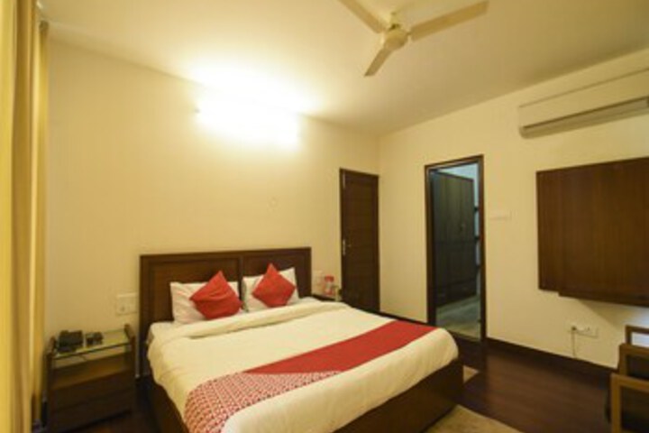 Room 17 of 25