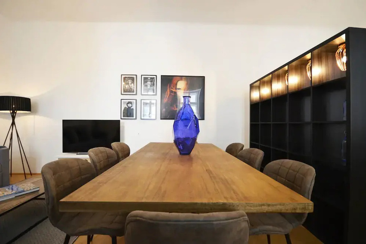 Room 4 of 11