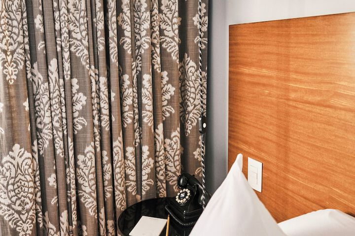 Room 10 of 50
