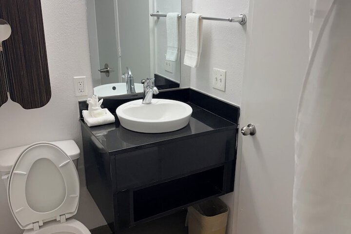 Room 4 of 10