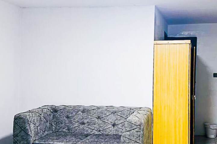 Room 16 of 28