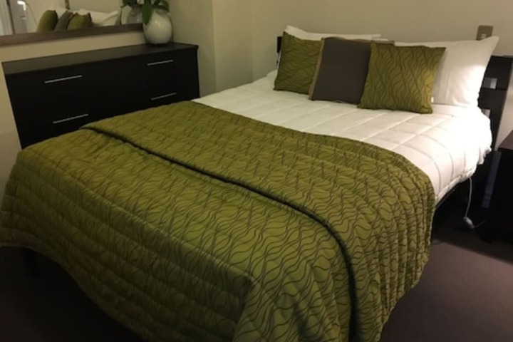 Room 5 of 16