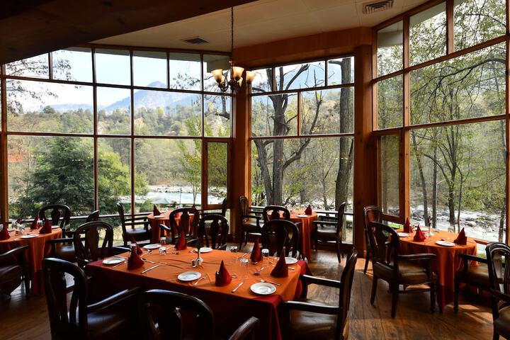 Dining 107 of 166