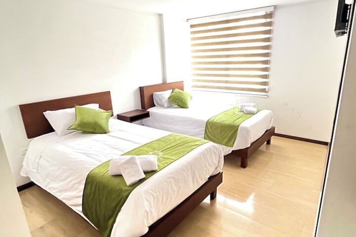Room 6 of 10