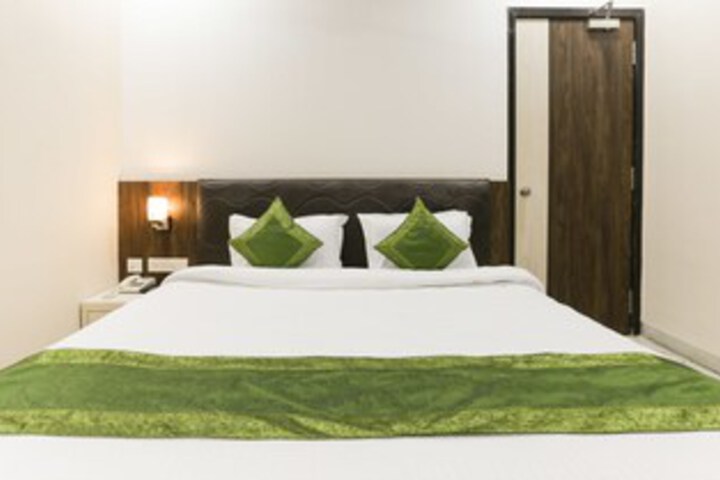 Room 13 of 49