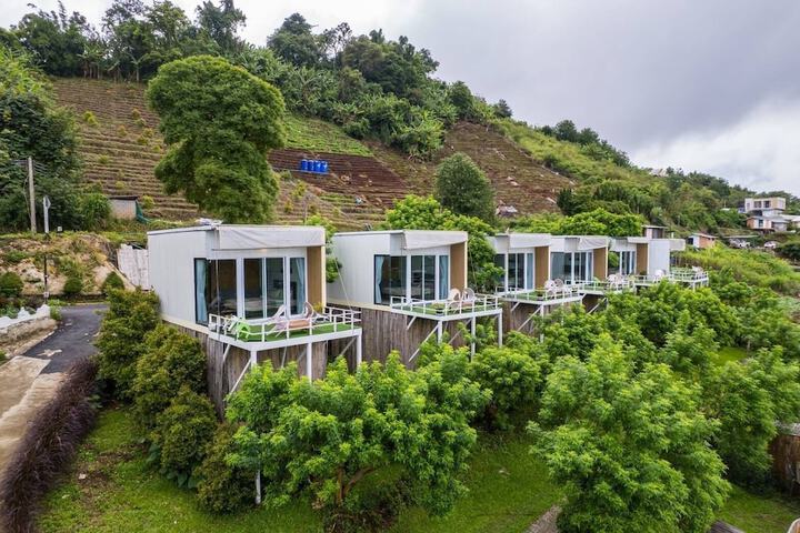 Room 6 of 17