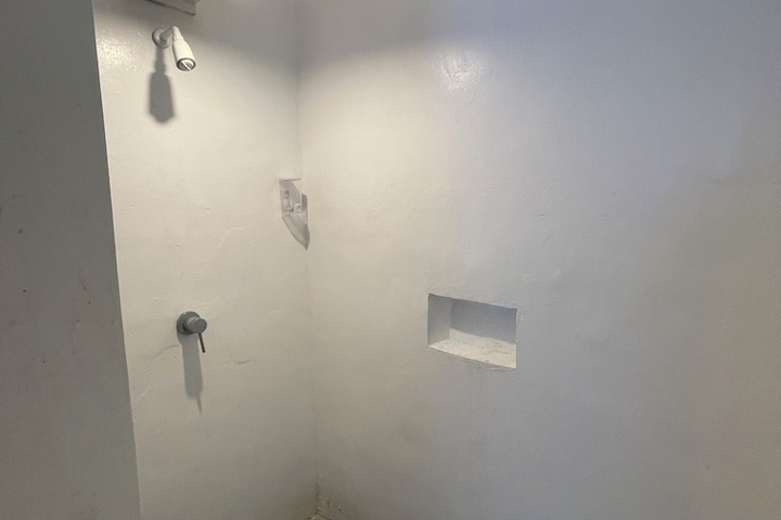 Room 33 of 60